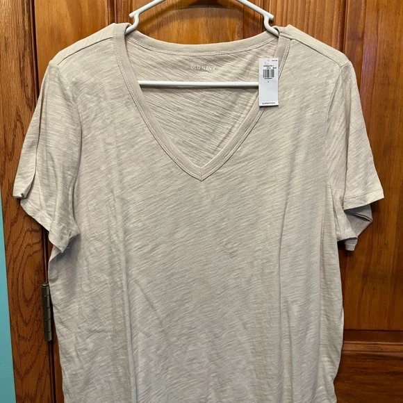 NWT Old Navy Light Cream T-shirt - Picture 1 of 4